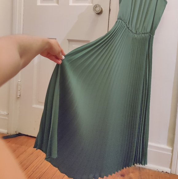 NWT francesca's green pleated dress - Picture 9 of 14